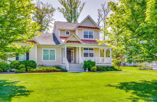 Selbyville House | 4 Mi to Fenwick Island Home with Pool Access and Deck
