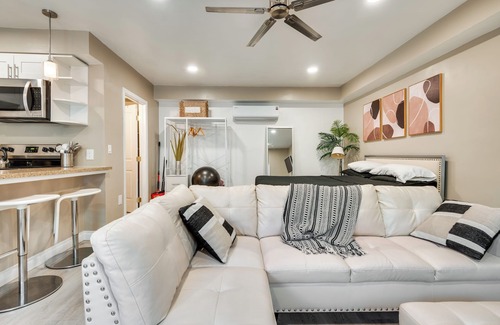 Mid City Apartment | 4 Mi to Hollywood: Mid-Wilshire Studio w/Patio!
