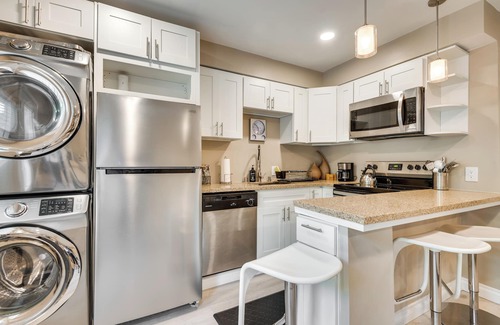 Mid City Apartment | 4 Mi to Hollywood: Mid-Wilshire Studio w/Patio!