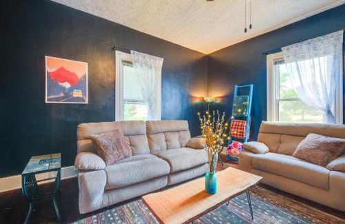 Lynchburg House | 4 Mi to Liberty U Huge Home with Yard and Hot Tub