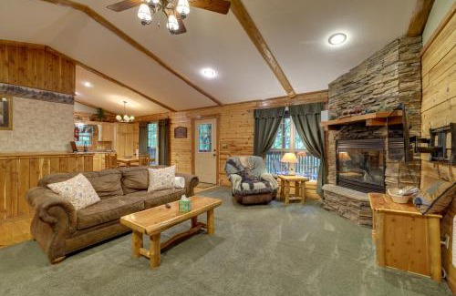 Sylvan Shores House | 4 Mi to Marina Cozy Log Cabin in Eureka Springs!