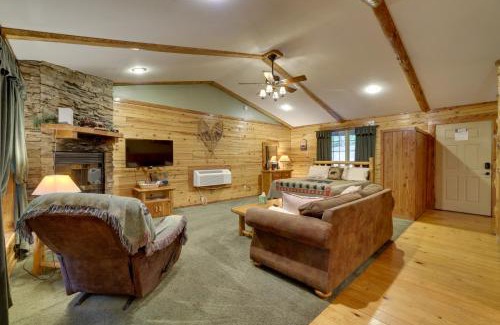 Sylvan Shores House | 4 Mi to Marina Cozy Log Cabin in Eureka Springs!