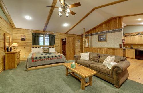 Sylvan Shores House | 4 Mi to Marina Cozy Log Cabin in Eureka Springs!