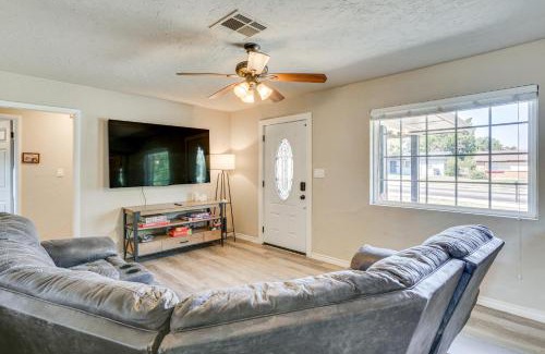 Lawton House | 4 Mi to Museum of the Great Plains Lawton Home!