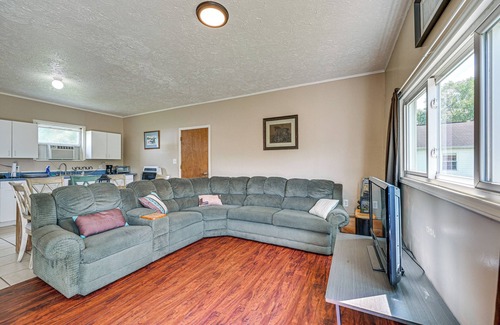 Belpre House | 4 Mi to Ohio River: Quiet Guest House w/Yard!