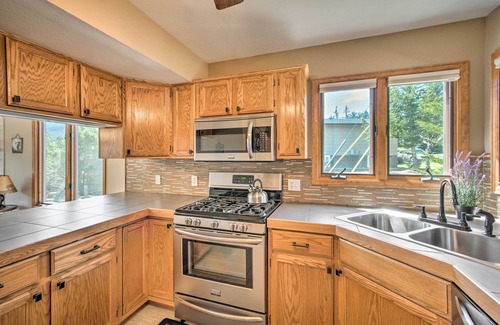 Estes Park House | 4 Mi to RMNP: Mtn-View Home w/Golf Course!