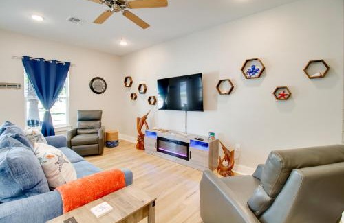 Fulton House | 4 Mi to Rockport Beach Park Home with Resort Perks