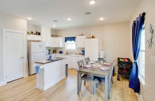 Fulton Cottage | 4 Mi to Rockport Beach Park: Home w/Resort Perks