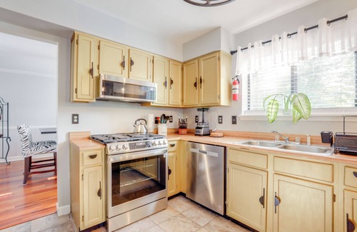 Stone Mountain House | 4 Mi to Stone Mountain: Retreat w/Office!