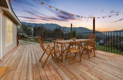 Three Rivers House | 4 Mil to Sequoia NTL Park Private River Access