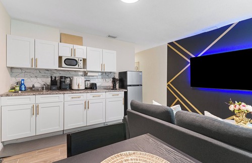 East Tampa Apartment | 4 miles from Downtown Tampa B