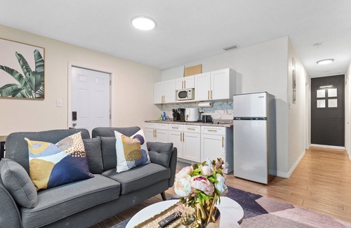 East Tampa Apartment | 4 miles from Downtown Tampa B