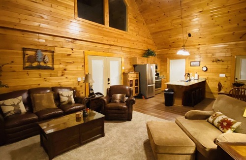 Sevierville Cabin | 4 miles to Dollywood and Pigeon Forge Fun!