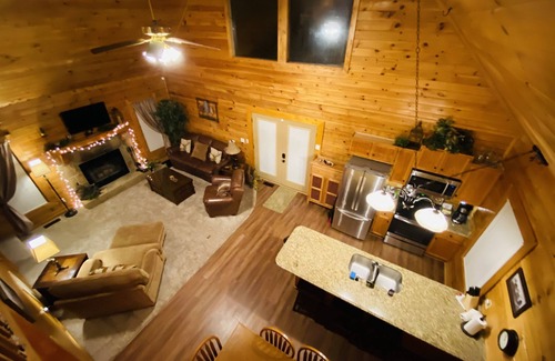 Sevierville Cabin | 4 miles to Dollywood and Pigeon Forge Fun!