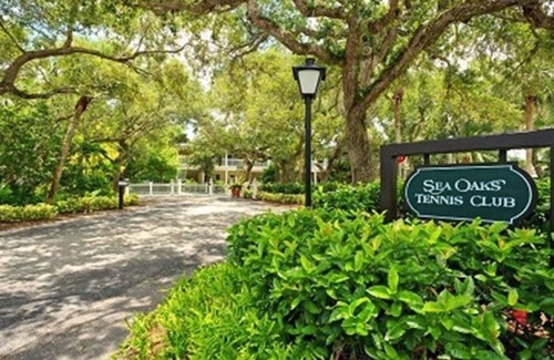 Wabasso Beach Condo | 4 min bike ride to beach from our sunny, quiet condo in Sea Oaks Beach & Tennis