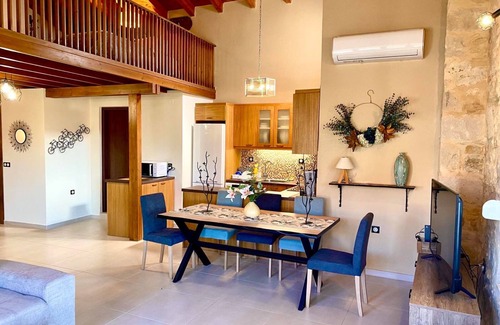 Episkopi House | 4 min. drive to the beach! Spacious cozy family holiday home