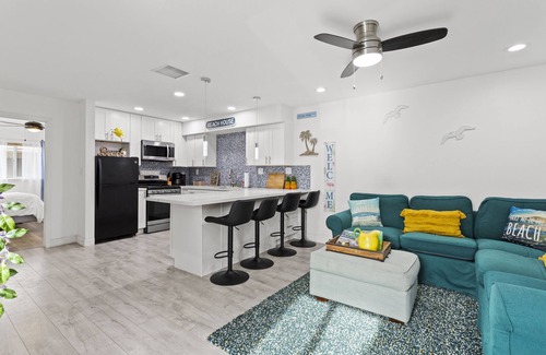 Huntington Beach Apartment | 4 min Steps to Beach, Remodeled & INCLUDED Beach Accessories 🏖