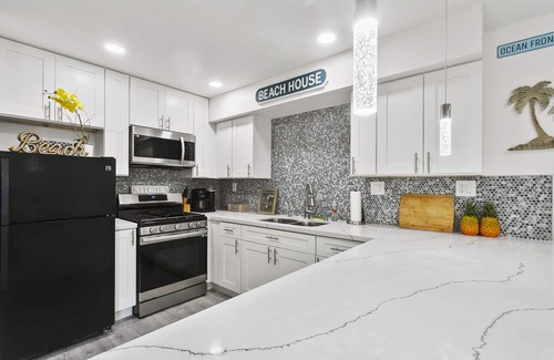 Huntington Beach Apartment | 4 min Steps to Beach, Remodeled & INCLUDED Beach Accessories 🏖