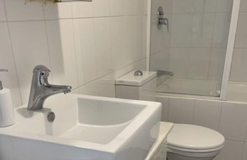 Guildford Apartment | 4 Minutes Away From Station