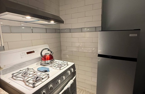 Downtown Niagara Falls Apartment | 4 minutes from the Falls upper unit 2 Bed 1 Bath