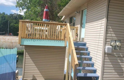 Muscle Shoals Condo | #4 ON THE LAKE! Pontoon Available! Close to town!