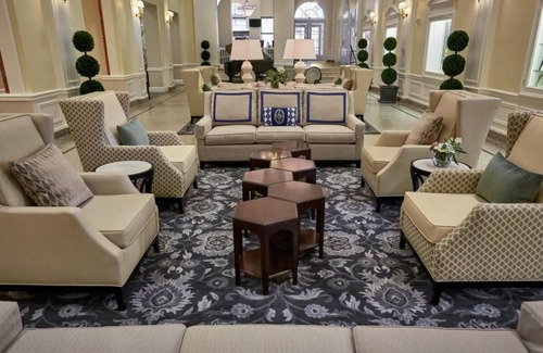 Staunton Hotel | 4 Peaceful Accommodation w/Indoor Pool | Right in the Heart of the City