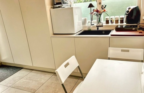 Odense Condo | 4 pers priv entr 3BR TV kitchnette bath-city/nature
