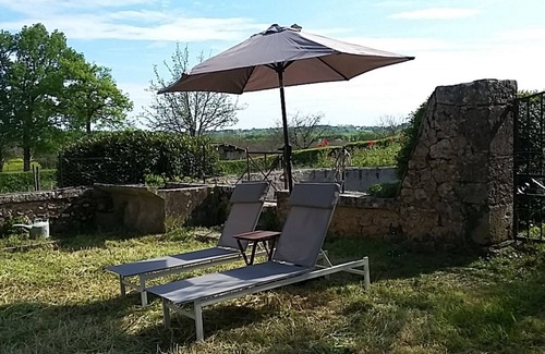 Azerat Villa | 4 pers Private holiday home on 3 acres private land and near major attractions