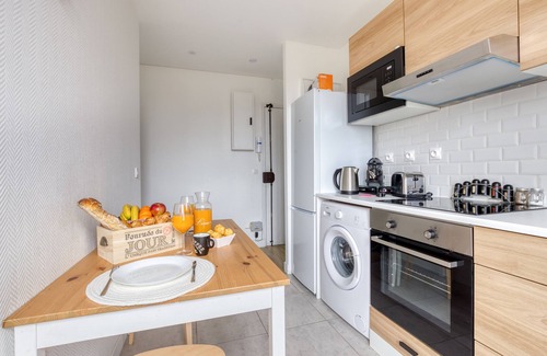 Ivry-port Apartment | 4-person apartment/Subway and train station 5 minutes/Parking/Self-check-in