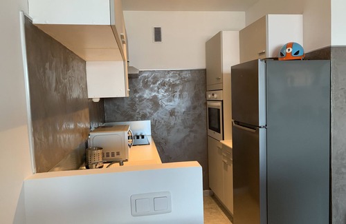 Sainte-Maxime City Centre Apartment | 4-person apartment facing the sea 50m from the beach and town center