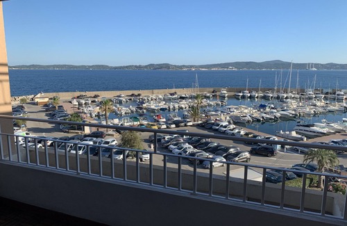 Sainte-Maxime City Centre Apartment | 4-person apartment facing the sea 50m from the beach and town center