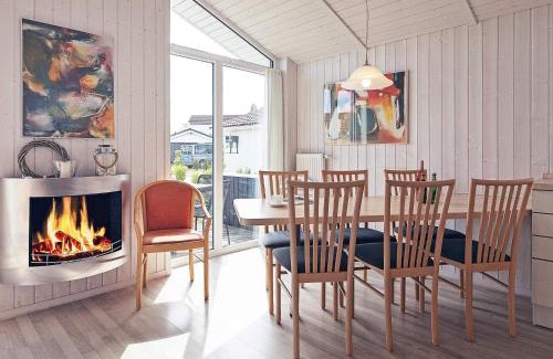 Lensterstrand House | 4 person holiday home in GROEMITZ