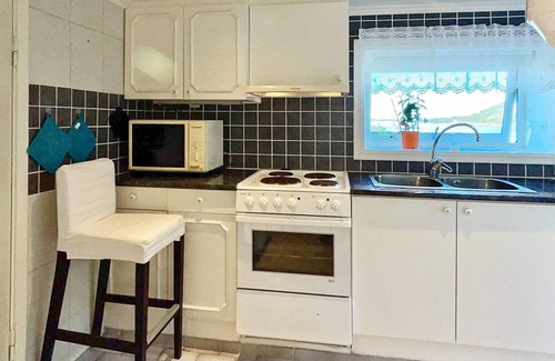 Austvagoy Apartment | 4 person holiday home in LAUPSTAD