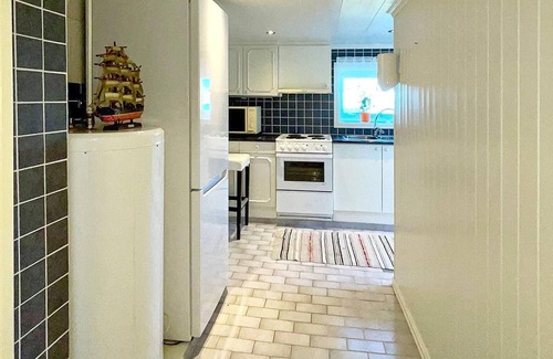 Austvagoy Apartment | 4 person holiday home in LAUPSTAD