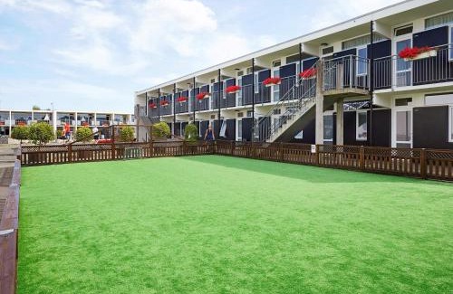 Bønnerup Strand Apartment | 4 person holiday home on holiday park in Glesborg