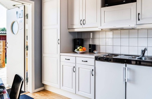 Byxelkrok House | 4 person holiday home in LÖTTORP