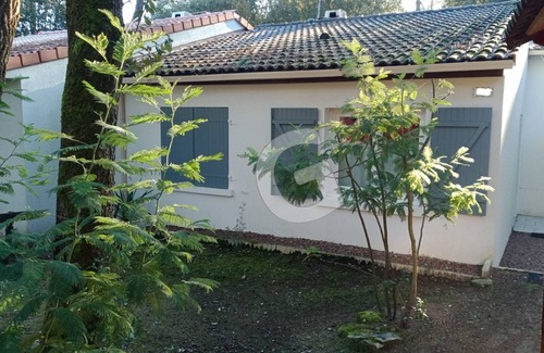 Jard-sur-Mer House | 4-Person Pavilion in Private Park at Jard-sur-Mer