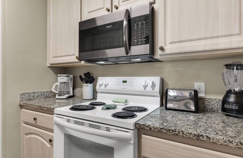 Summer Breeze Condo | 4 Pools, Tennis & Mini-Golf Fun + Free Tickets: Dolphin Cruise & More!