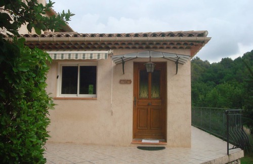 Saint-Jeannet House | 4-room house, private parking, swimming pool, very quiet.