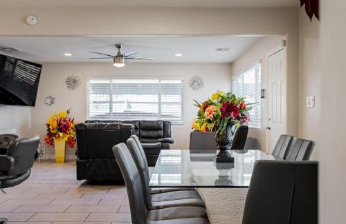 North Las Vegas Hotel | 4 Room- Local VIBE Retreat just 12 min to The Strip and Fremont