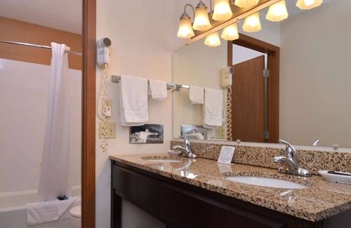 Atlantic Hotel | 4 Rooms w/Complimentary Breakfast & Kitchenette – Perfect for One-Night Stays