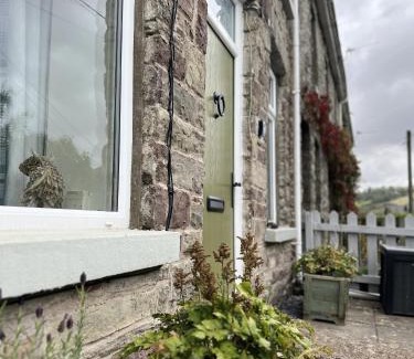 Pontsticill House | 4 Scenic Stone Cottage with BBQ Hut & Garden in Brecon Beacons National park