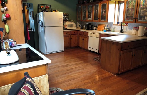 Southampton House | 4 Season/4 bedroom Log Home in Southampton. Walking distance to downtown/beach