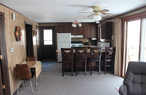 Hayward House | 4 Season Nelson Lake cabin, only 5 miles from town, WIFI, AC,Dogs Welcome