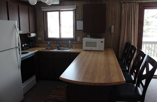 Hayward House | 4 Season Nelson Lake cabin, only 5 miles from town, WIFI, AC,Dogs Welcome