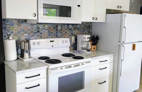 Winnipeg Beach Cottage | 4 Season Peaceful Cottage in Ponemah - 5 min walk to Lake Winnipeg!