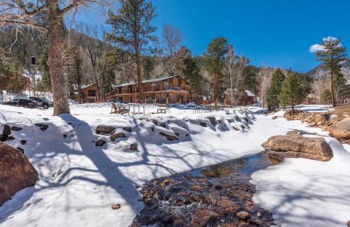 Estes Park Hotel | 4 Seasons Inn on Fall River