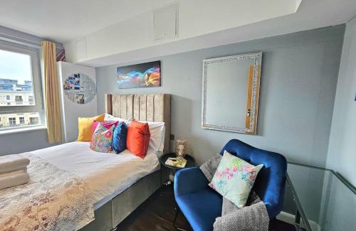 West Pilton Apartment | 4 Separate Beds, Sleeps 6, Beautiful 2 bed Apt