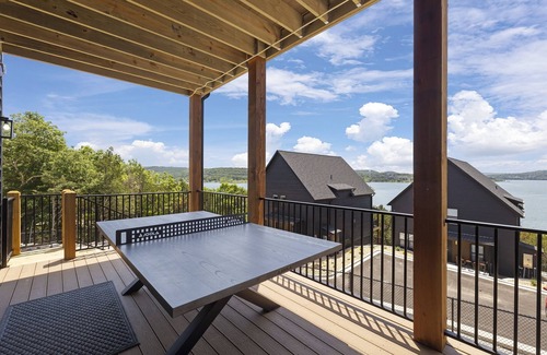Hollister House | 4 separate homes (sleeping 100) in Rocky Shores w/n 500ft