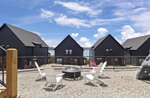 Hollister House | 4 separate homes (sleeping 100) in Rocky Shores w/n 500ft